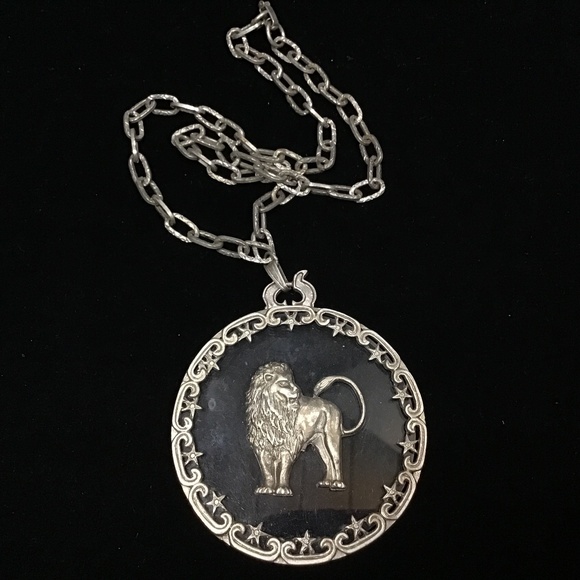 Large lion charm necklace - Picture 1 of 1